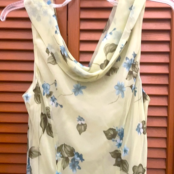 Beautiful dress, Fit & Flowy, worn once excellent condition. - Picture 5 of 7